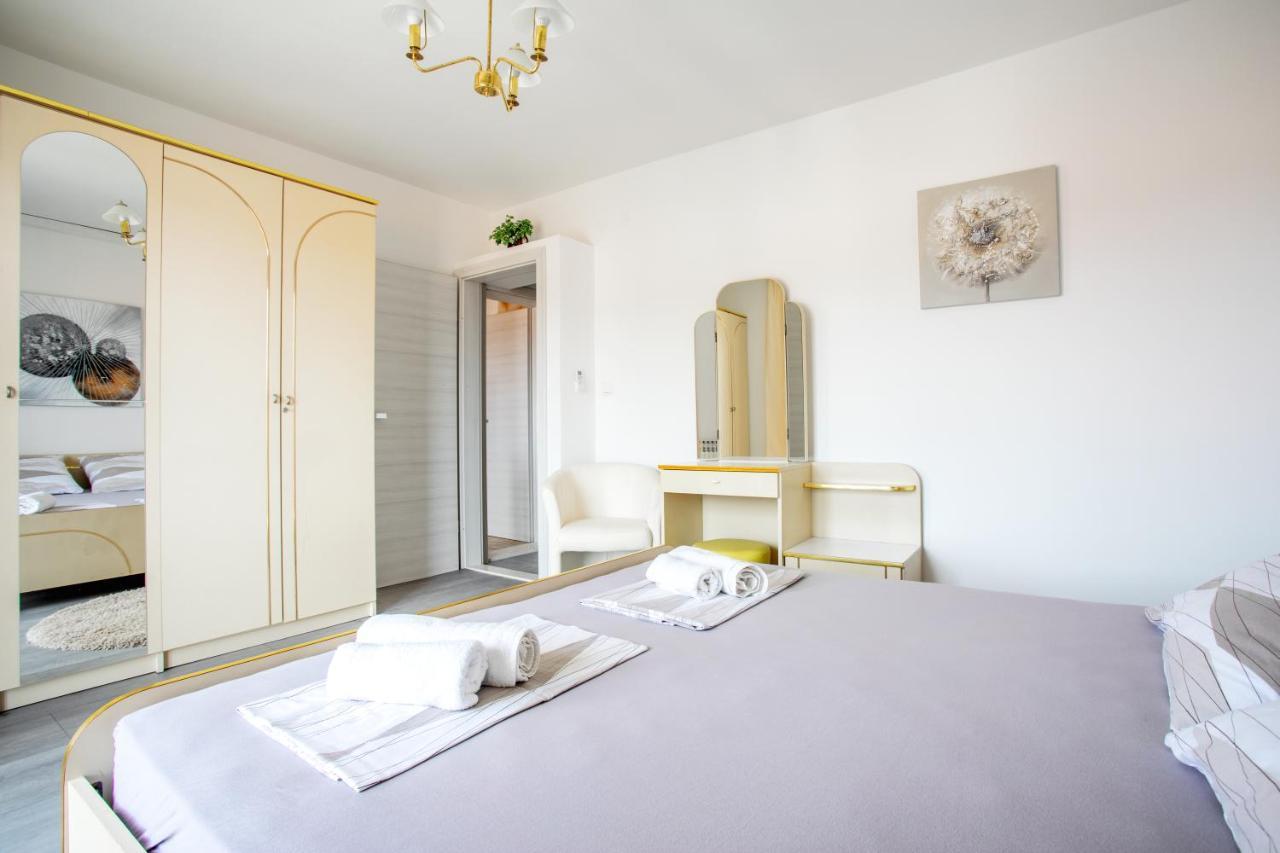 M&m - Zf Hvar Apartment