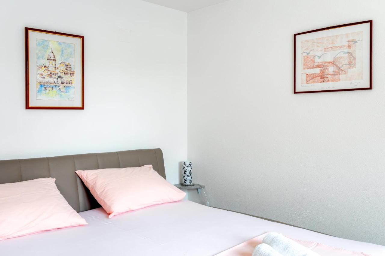M&m - Zf Hvar Apartament *